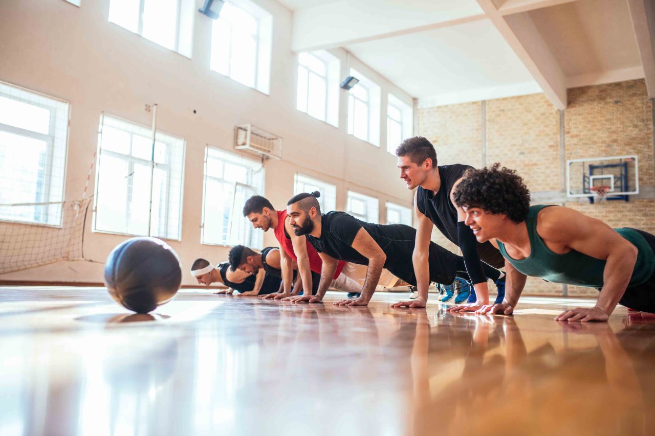 Producción audiovisual para gimnasios modernos y boutique: diseño de interiores y ambiente de entrenamiento exclusivo.