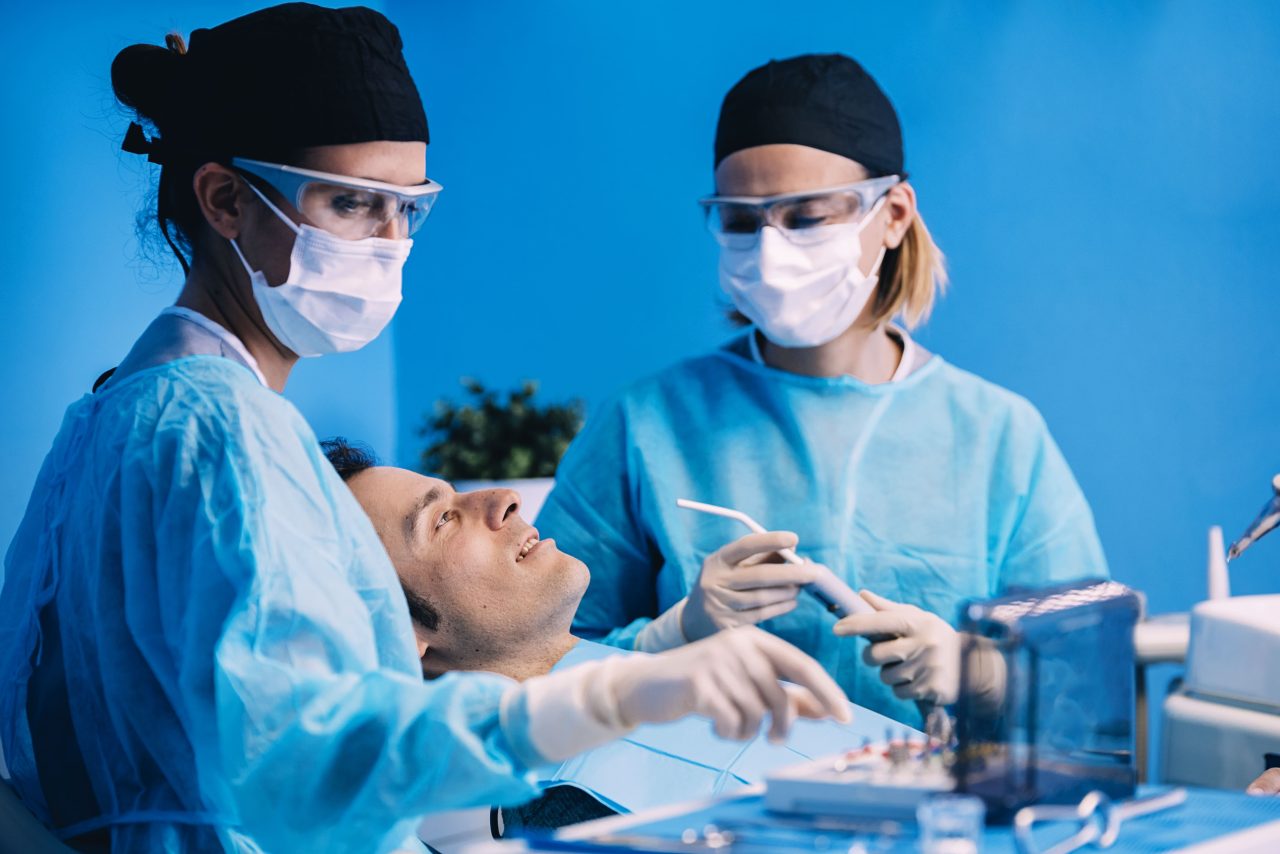 Vídeo marketing para dentistas: grabación de tratamientos y tecnología clínica para publicidad en redes sociales y web.